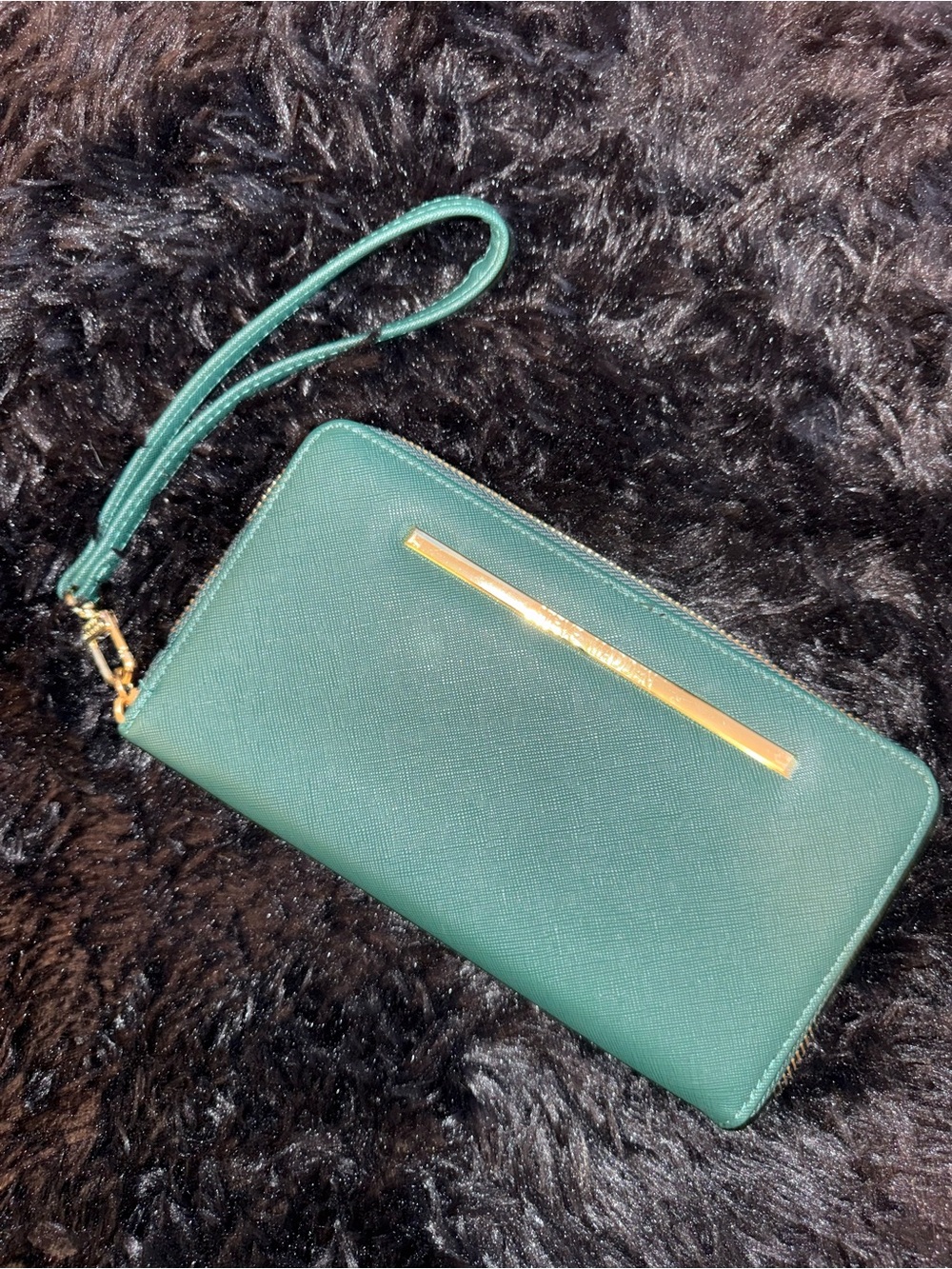 Steve Madden Emerald Green Zip Around Wristlet Wallet Gold Tone